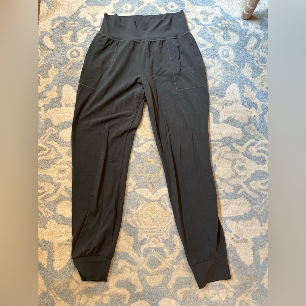 Athleta Women’s Salutation Jogger in Olive